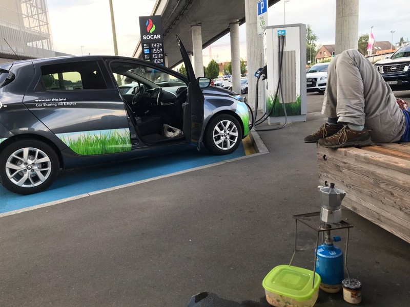 EMMA lädt mit Camping-Kaffee-Pause